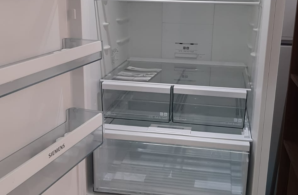 5 Aylık Hatasız Siemens Kombi Buzdolabı Defolu Spot