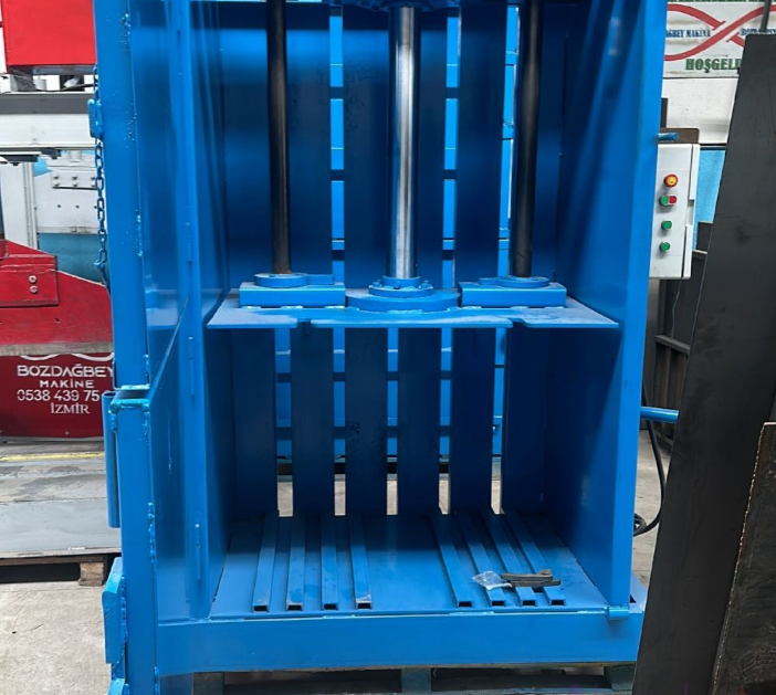 Üstten basma dikey balya presi az kullanıldı sıfır gibi yeni balyalama makinesi Üstten basma dikey balya presi az kullanıldı sıfır gibi yeni balyalama makinesi